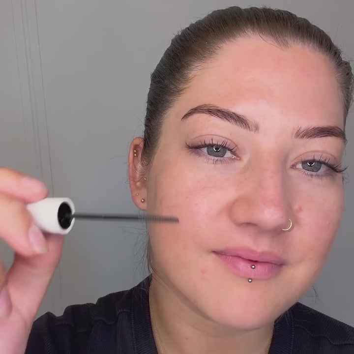 girl with brown hair applying hydranight lash mask to her lashes